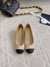 PUMP ROUNG TOE IN BEIGE CREAM MIX BLACK SHEEPSKIN